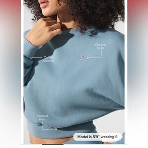 Alo celestial blue cropped accolade crew neck size M NWT